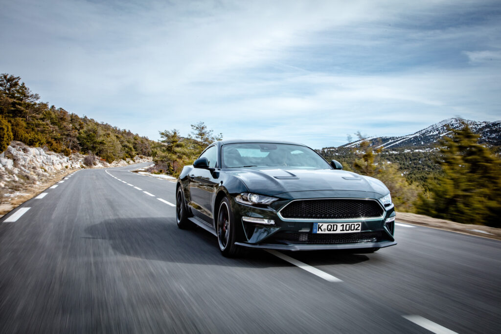 Ein Ford Mustang Bullitt auf der Straße